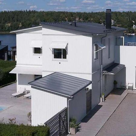 Water Facing Villa With Pool & Sauna Lidingö Esterno foto