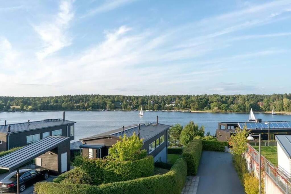 Water Facing Villa With Pool & Sauna Lidingö Esterno foto